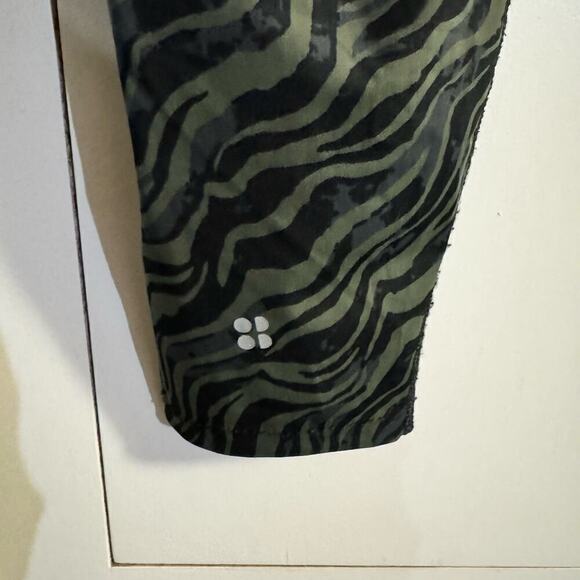 Sweaty Betty Zero Gravity Pocket 7/8 Running Leggings In Green Zebra Print - Picture 6 of 10